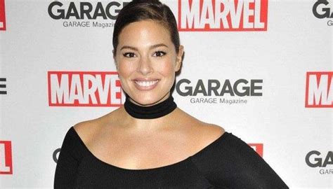 Ashley Graham poses COMPLETELY NAKED and has never。